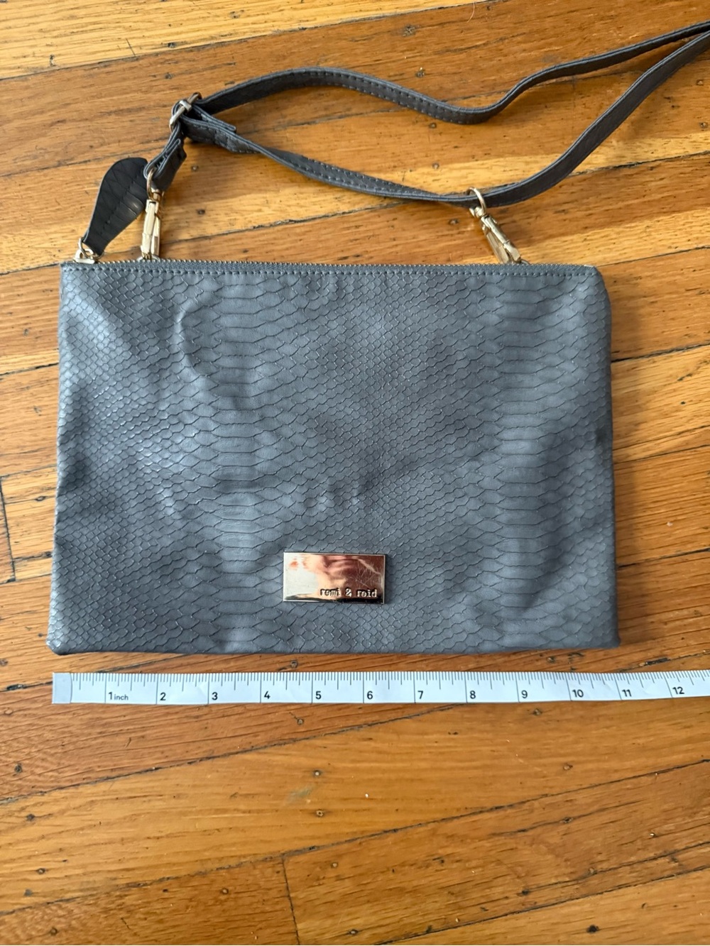 Remi & Reed Gray Textured Crossbody Bag - Picture 3 of 5